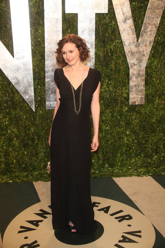 Emily Mortimer in Dominique Cohen chains
