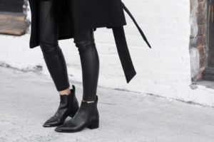 all-black-outfit-street-style-low-block-heel-ACNE-STUDIOS-JENSEN-SUEDE-BOOTIES