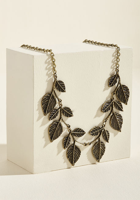 Leafing town necklace
